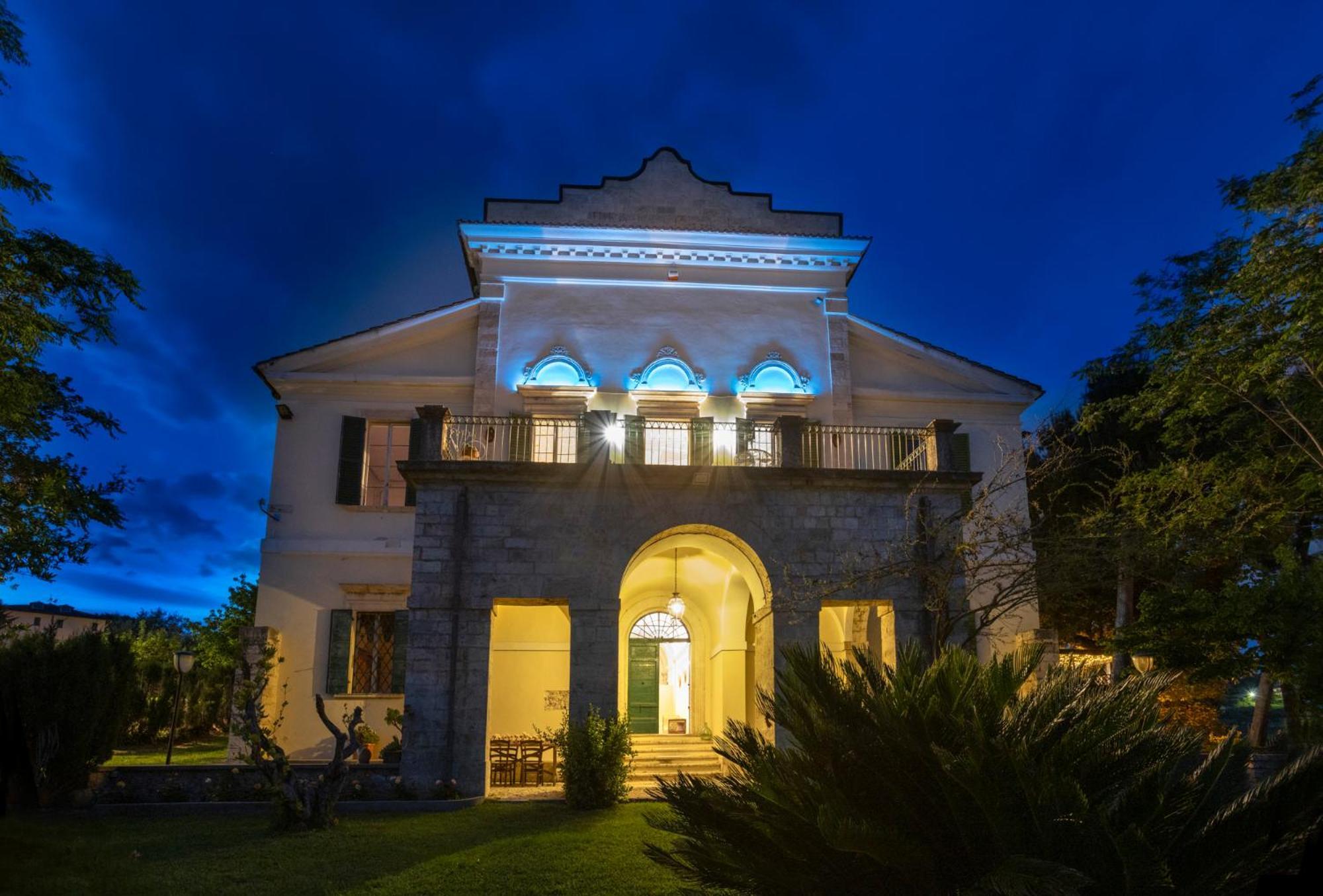 Entire Private Floor In An 1800S Frescoed Villa With Historic Park - Villa Mastrangelo Colli del Tronto Esterno foto
