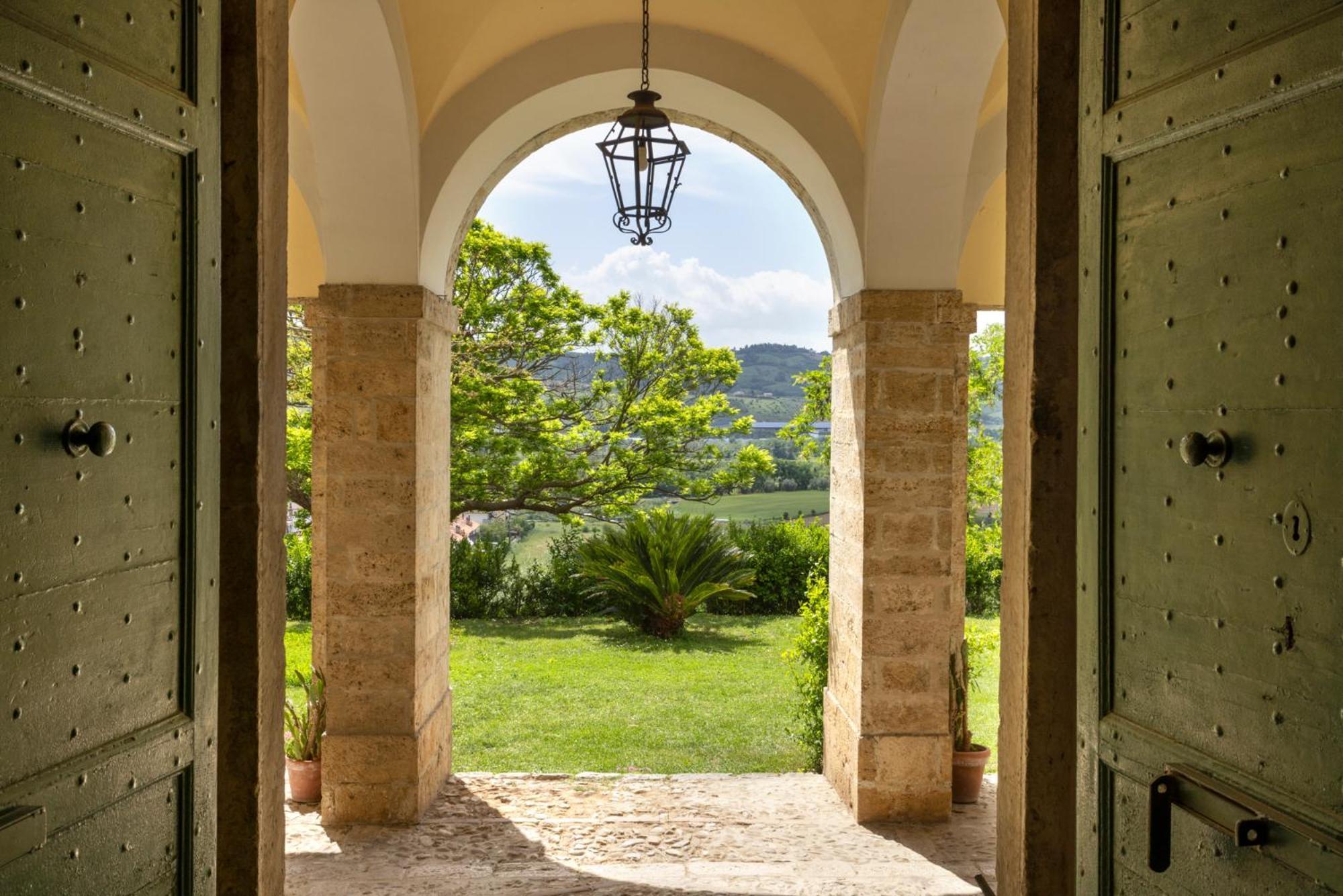 Entire Private Floor In An 1800S Frescoed Villa With Historic Park - Villa Mastrangelo Colli del Tronto Esterno foto