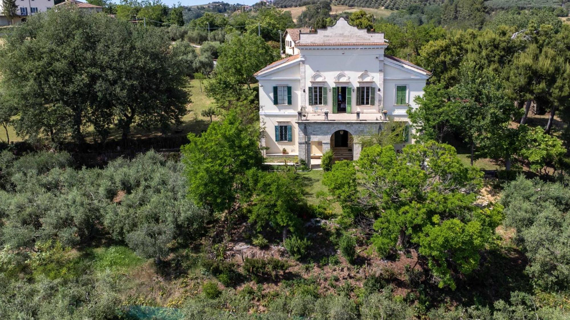 Entire Private Floor In An 1800S Frescoed Villa With Historic Park - Villa Mastrangelo Colli del Tronto Esterno foto